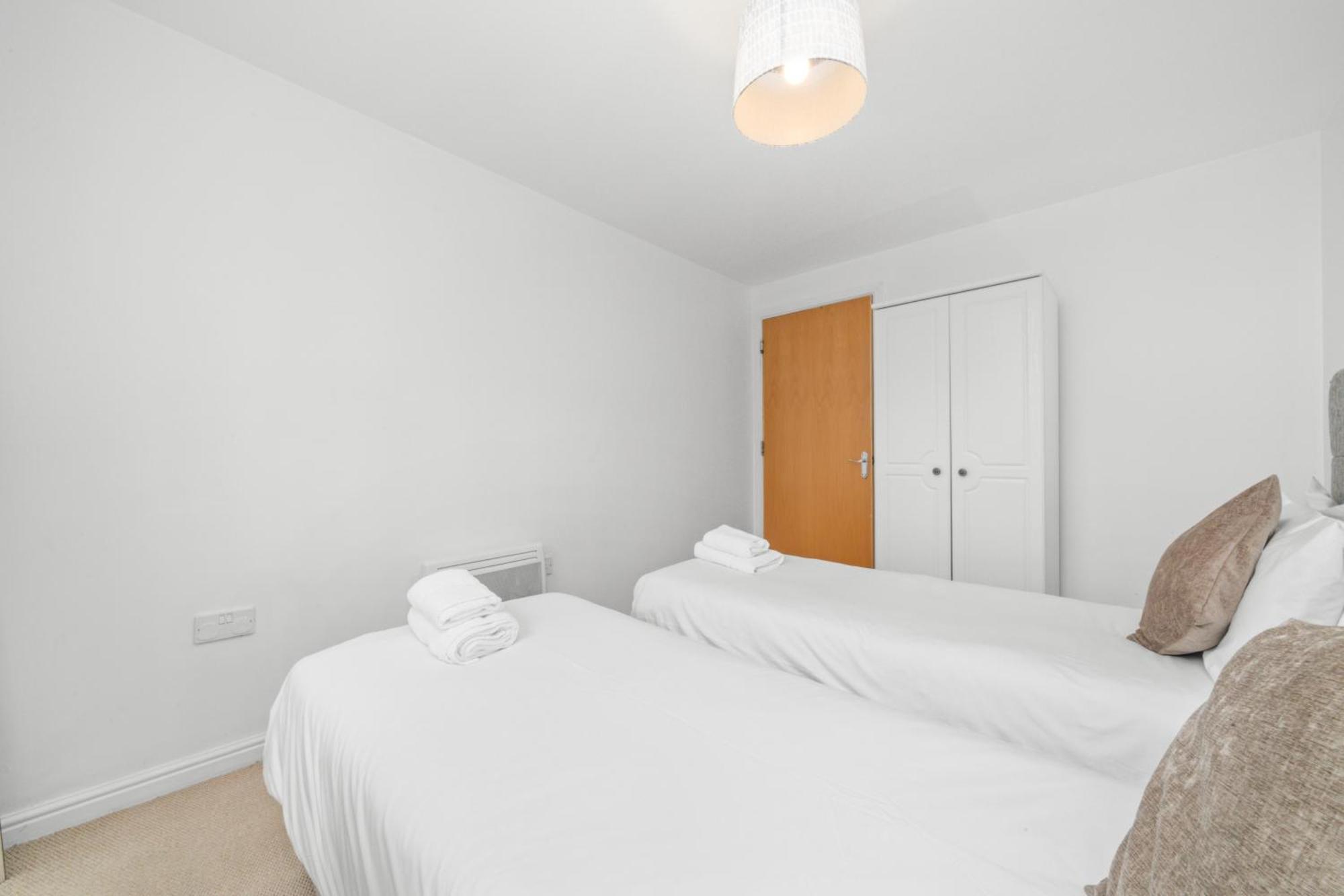 Saughton Suite With Views Of Water Of Leith Edimburgo Exterior foto